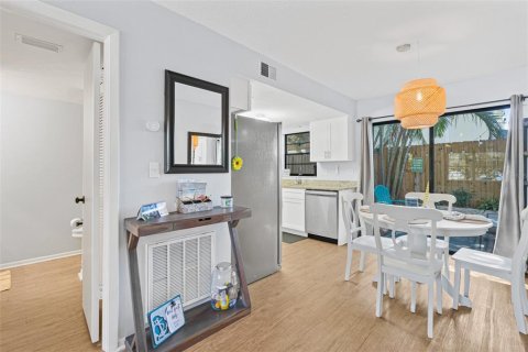 Adosado en venta en Cape Canaveral, Florida, 2 dormitorios, 97.92 m2 № 2204012 - foto 10
