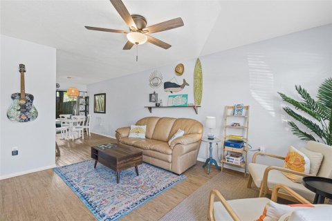 Adosado en venta en Cape Canaveral, Florida, 2 dormitorios, 97.92 m2 № 2204012 - foto 3