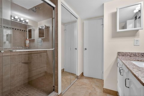 Купить кондоминиум в Халландейл-Бич, Флорида 2 спальни, 104.98м2, № 2055991 - фото 16