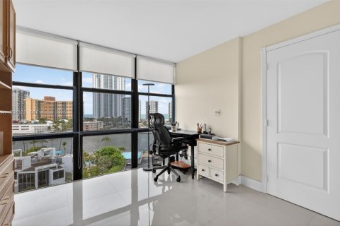 Купить кондоминиум в Халландейл-Бич, Флорида 2 спальни, 104.98м2, № 2055991 - фото 9