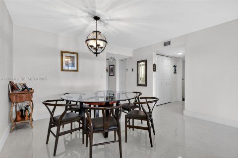 Купить кондоминиум в Халландейл-Бич, Флорида 2 спальни, 104.98м2, № 2055991 - фото 5