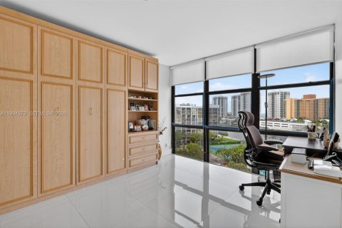 Купить кондоминиум в Халландейл-Бич, Флорида 2 спальни, 104.98м2, № 2055991 - фото 8