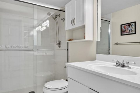 Купить кондоминиум в Халландейл-Бич, Флорида 2 спальни, 104.98м2, № 2055991 - фото 12