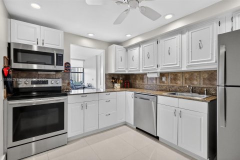 Купить кондоминиум в Халландейл-Бич, Флорида 2 спальни, 104.98м2, № 2055991 - фото 6
