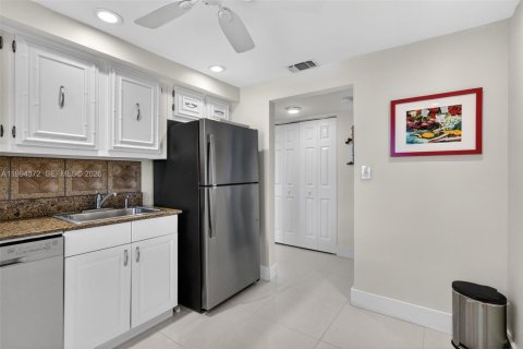 Купить кондоминиум в Халландейл-Бич, Флорида 2 спальни, 104.98м2, № 2055991 - фото 7