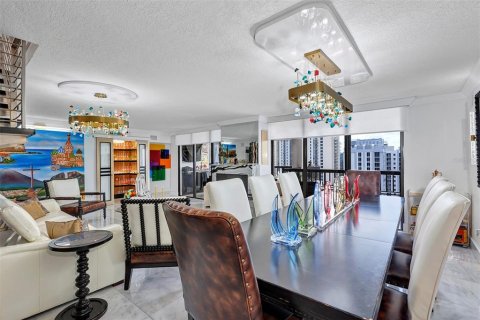 Condo in Orlando, Florida, 3 bedrooms  № 1720319 - photo 16