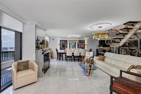 Condo in Orlando, Florida, 3 bedrooms  № 1720319 - photo 14