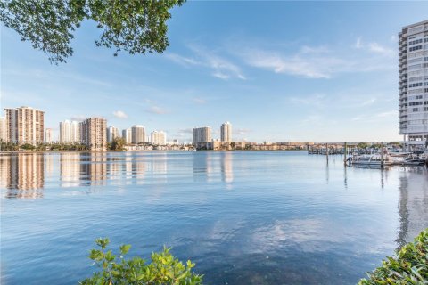 Купить кондоминиум в Авентура, Флорида 2 спальни, 120.77м2, № 1977336 - фото 23