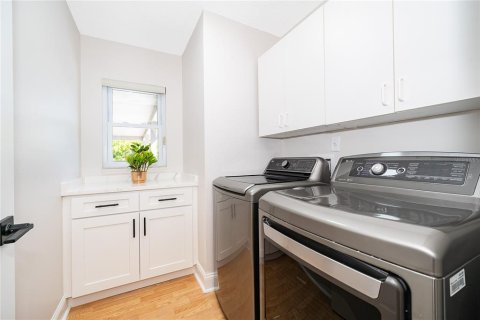 Casa en venta en Orlando, Florida, 4 dormitorios, 190.91 m2 № 2093282 - foto 23