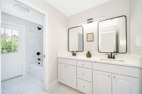Casa en venta en Orlando, Florida, 4 dormitorios, 190.91 m2 № 2093282 - foto 19