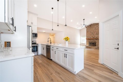Casa en venta en Orlando, Florida, 4 dormitorios, 190.91 m2 № 2093282 - foto 6