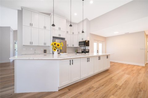 Casa en venta en Orlando, Florida, 4 dormitorios, 190.91 m2 № 2093282 - foto 7