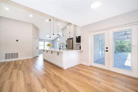 Casa en venta en Orlando, Florida, 4 dormitorios, 190.91 m2 № 2093282 - foto 9