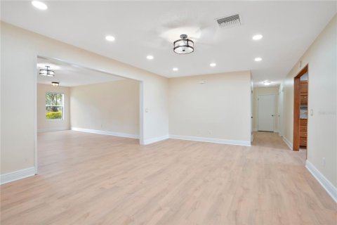 Casa en venta en Plant City, Florida, 4 dormitorios, 272.02 m2 № 2149326 - foto 8