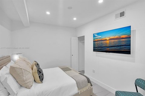 Casa en venta en Hollywood, Florida, 7 dormitorios, 277.96 m2 № 1983684 - foto 30