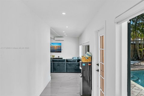 Casa en venta en Hollywood, Florida, 7 dormitorios, 277.96 m2 № 1983684 - foto 21