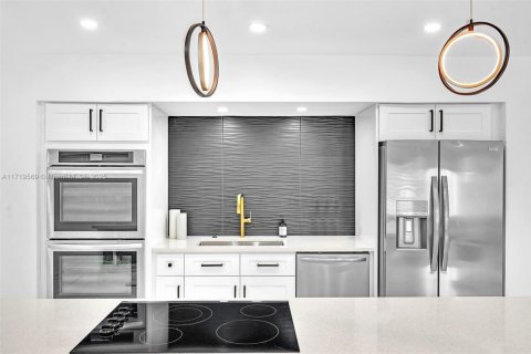 Casa en venta en Hollywood, Florida, 7 dormitorios, 277.96 m2 № 1983684 - foto 12