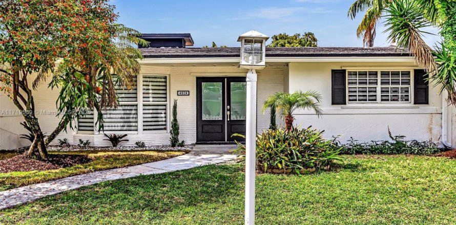 Casa en Hollywood, Florida 7 dormitorios, 277.96 m2 № 1983684