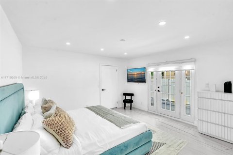 Casa en venta en Hollywood, Florida, 7 dormitorios, 277.96 m2 № 1983684 - foto 23