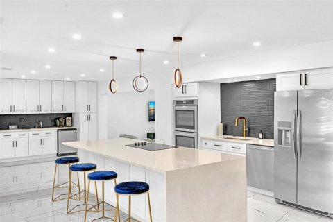 Casa en venta en Hollywood, Florida, 7 dormitorios, 277.96 m2 № 1983684 - foto 13