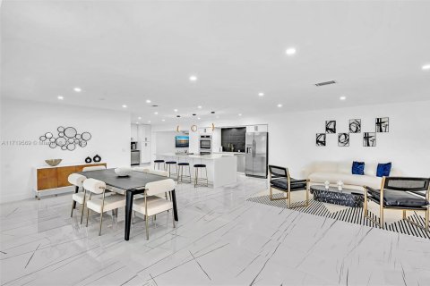 Casa en venta en Hollywood, Florida, 7 dormitorios, 277.96 m2 № 1983684 - foto 7