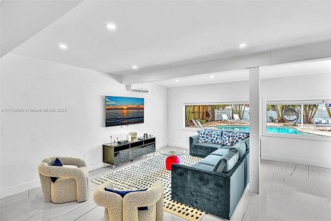 Casa en venta en Hollywood, Florida, 7 dormitorios, 277.96 m2 № 1983684 - foto 19