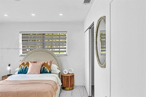 Casa en venta en Hollywood, Florida, 7 dormitorios, 277.96 m2 № 1983684 - foto 25