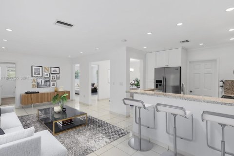 House in Coral Gables, Florida 3 bedrooms, 163.88 sq.m. № 2005114 - photo 3