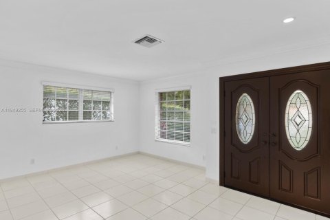 House in Coral Gables, Florida 3 bedrooms, 163.88 sq.m. № 2005114 - photo 10