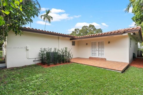House in Coral Gables, Florida 3 bedrooms, 163.88 sq.m. № 2005114 - photo 18