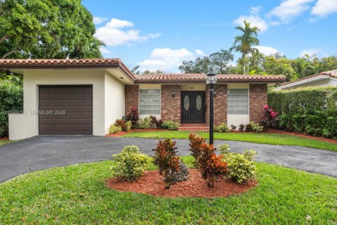 House in Coral Gables, Florida 3 bedrooms, 163.88 sq.m. № 2005114
