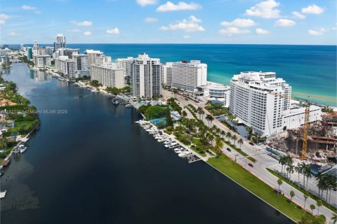 Кондоминиум с 1 спальней в Майами-Бич, Флорида № 1979126