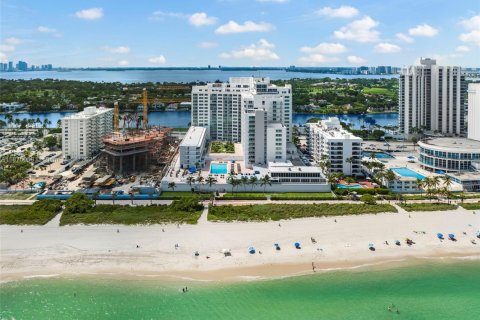 Купить кондоминиум в Майами-Бич, Флорида 1 спальня, 91.04м2, № 1979126 - фото 30