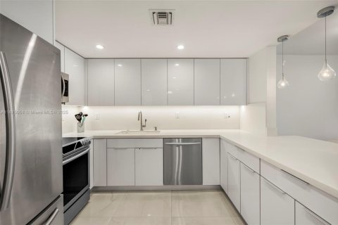 Купить кондоминиум в Майами-Бич, Флорида 1 спальня, 91.04м2, № 1979126 - фото 16