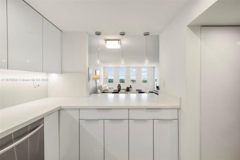 Купить кондоминиум в Майами-Бич, Флорида 1 спальня, 91.04м2, № 1979126 - фото 17