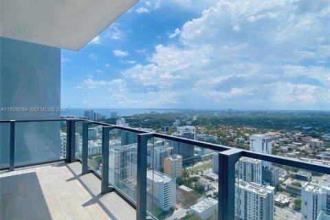 Снять в аренду кондоминиум в Майами, Флорида 1 спальня, 82.59м2, № 1988271 - фото 1