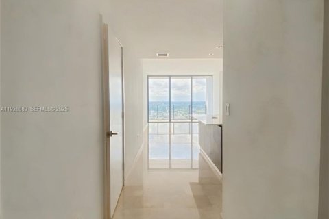 Снять в аренду кондоминиум в Майами, Флорида 1 спальня, 82.59м2, № 1988271 - фото 6