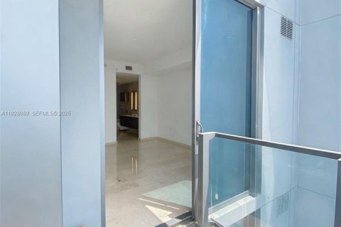 Снять в аренду кондоминиум в Майами, Флорида 1 спальня, 82.59м2, № 1988271 - фото 8