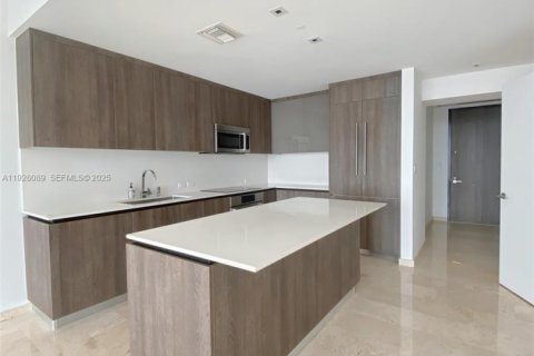 Снять в аренду кондоминиум в Майами, Флорида 1 спальня, 82.59м2, № 1988271 - фото 2