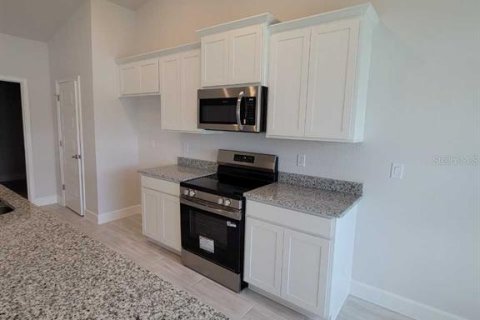 House in Ocala, Florida 4 bedrooms, 196.49 sq.m. № 2152412 - photo 6