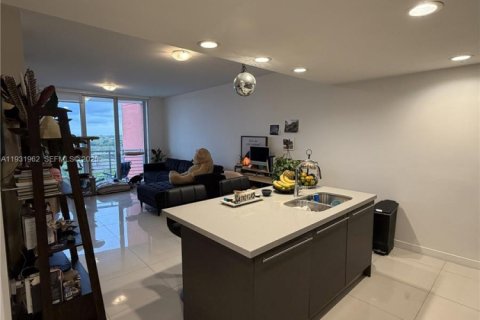 Copropriété à louer à Doral, Floride: 1 chambre, 71.07 m2 № 1990638 - photo 4