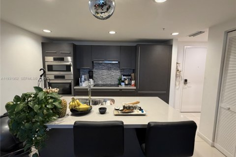 Copropriété à louer à Doral, Floride: 1 chambre, 71.07 m2 № 1990638 - photo 1