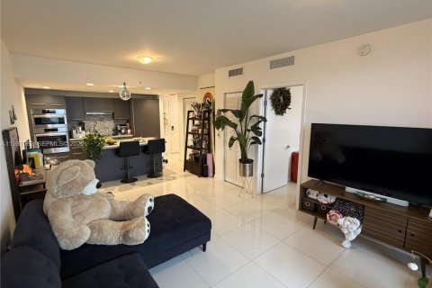 Copropriété à louer à Doral, Floride: 1 chambre, 71.07 m2 № 1990638 - photo 2