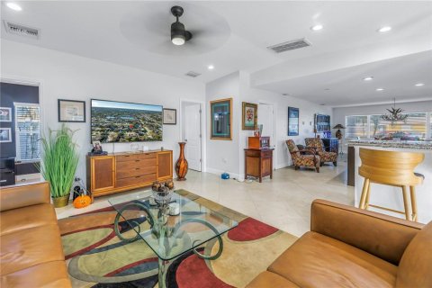 House in Saint Petersburg, Florida 4 bedrooms, 181.35 sq.m. № 1666795 - photo 21