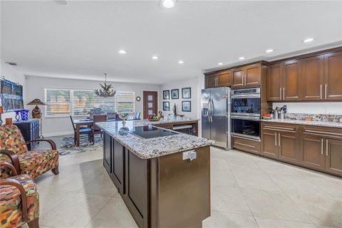 House in Saint Petersburg, Florida 4 bedrooms, 181.35 sq.m. № 1666795 - photo 15