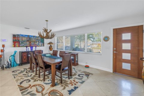 House in Saint Petersburg, Florida 4 bedrooms, 181.35 sq.m. № 1666795 - photo 9