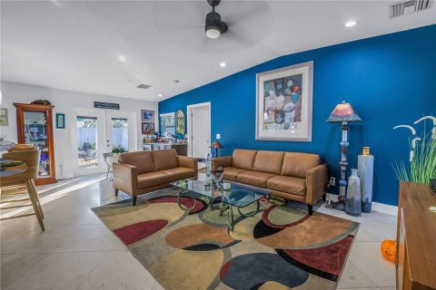 House in Saint Petersburg, Florida 4 bedrooms, 181.35 sq.m. № 1666795 - photo 23