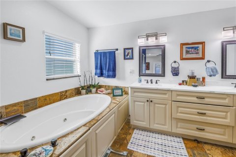 House in Saint Petersburg, Florida 4 bedrooms, 181.35 sq.m. № 1666795 - photo 30