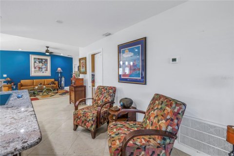 House in Saint Petersburg, Florida 4 bedrooms, 181.35 sq.m. № 1666795 - photo 8