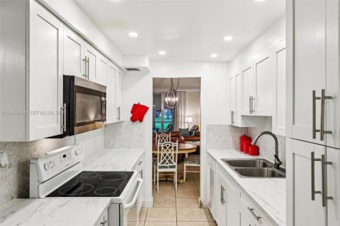 Copropriété à louer à Lauderdale Lakes, Floride: 2 chambres, 89.19 m2 № 2007739 - photo 6